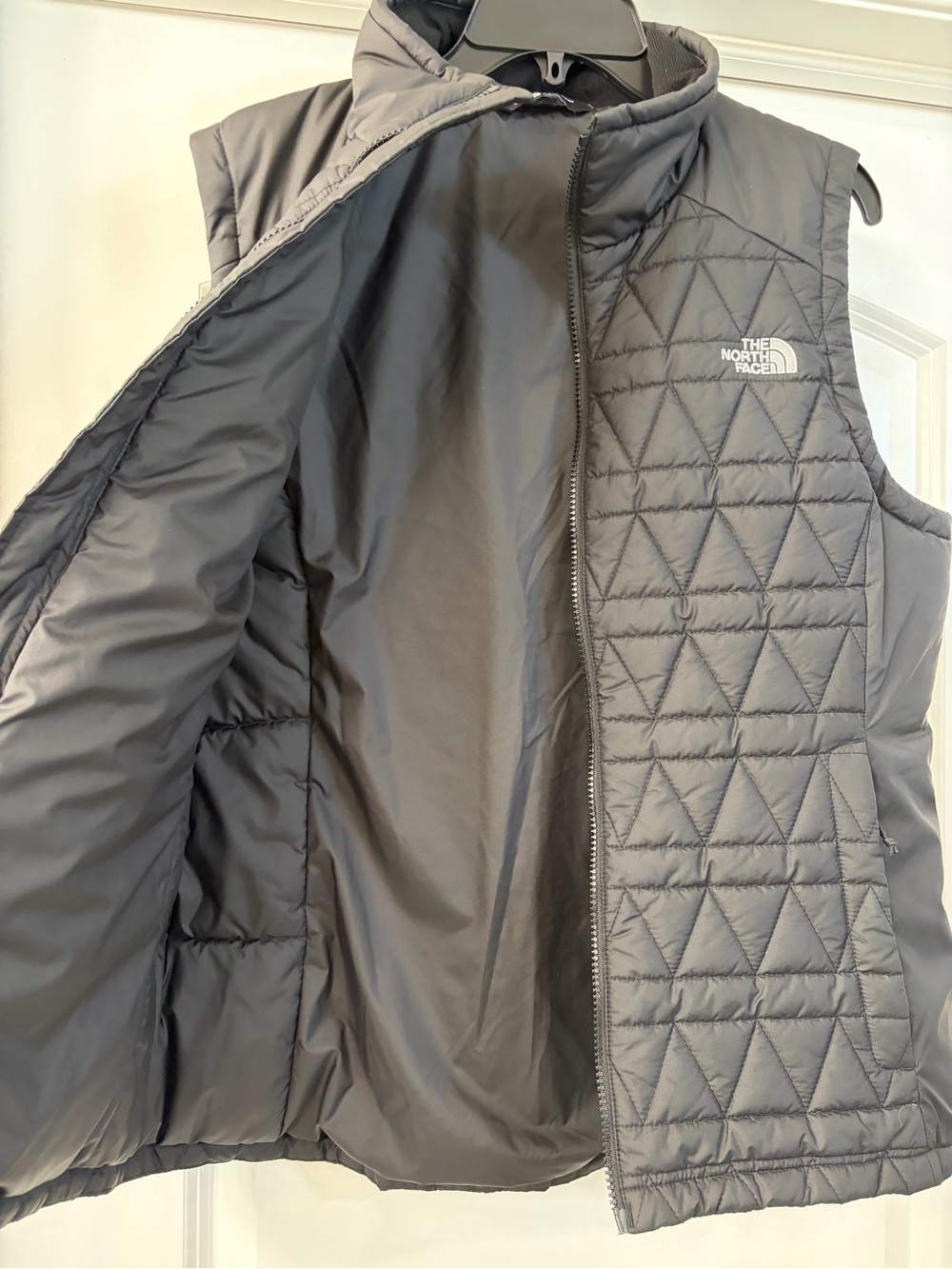 The North Face Womens Black Quilted Puffy Vest EUC Women’s SZ L - Picture 3 of 8